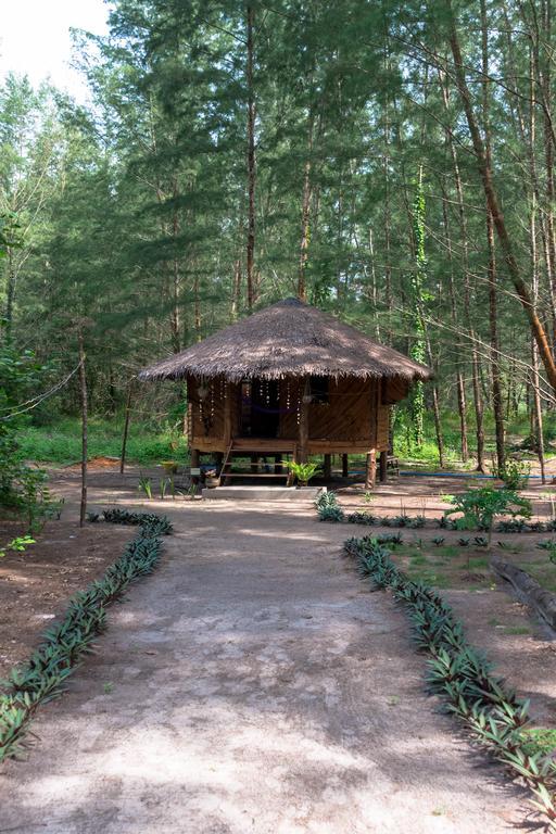 Отель Tawan Bar And Bungalow Ko Phra Thong Экстерьер фото