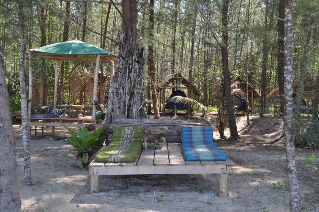 Отель Tawan Bar And Bungalow Ko Phra Thong Экстерьер фото