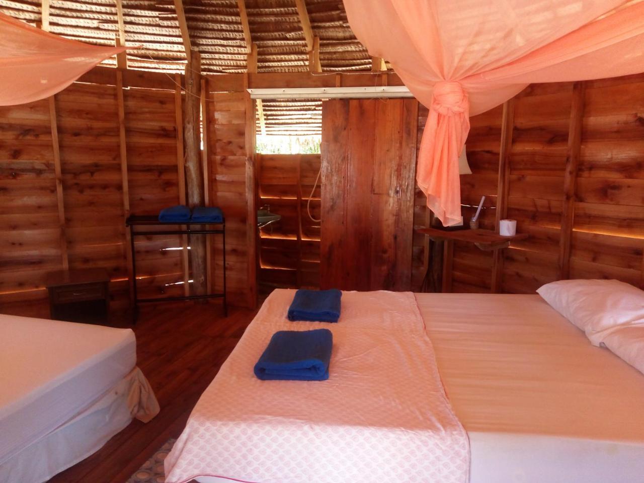 Отель Tawan Bar And Bungalow Ko Phra Thong Экстерьер фото